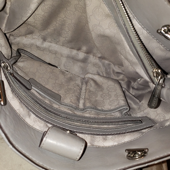 100% Authentic- Michael Kors Light grey Bag - Picture 4 of 6